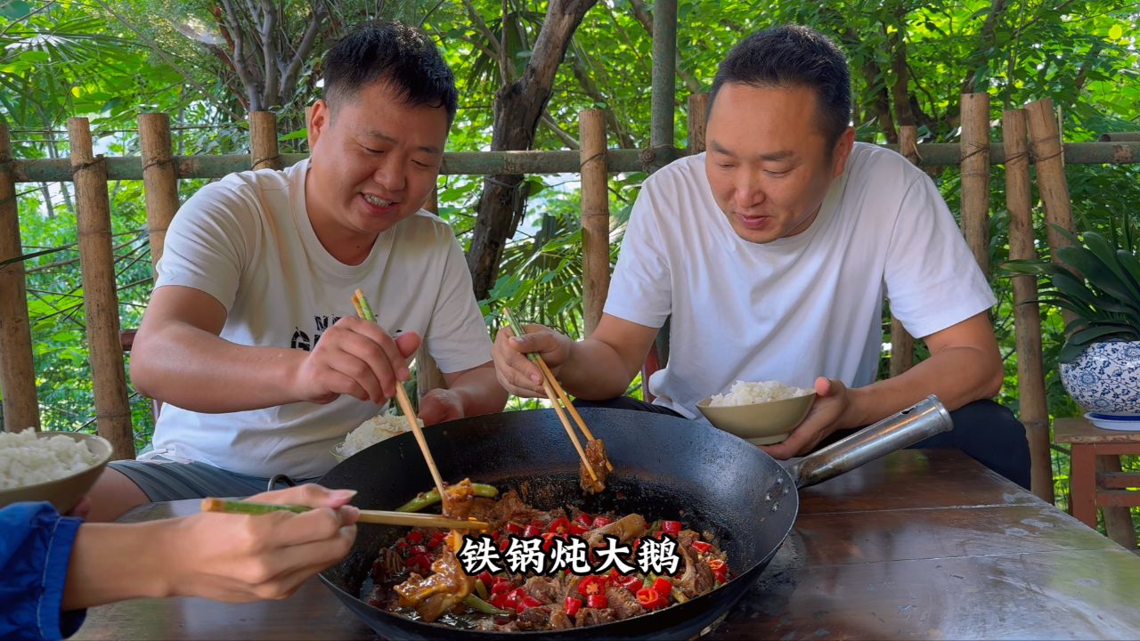 山锅兄弟探索自然与生活魅力的独特之旅最新视频揭秘！