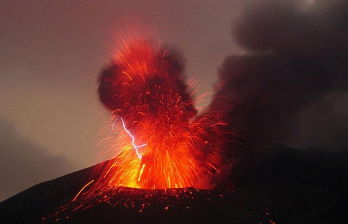 日本火山喷发最新动态，影响及应对策略